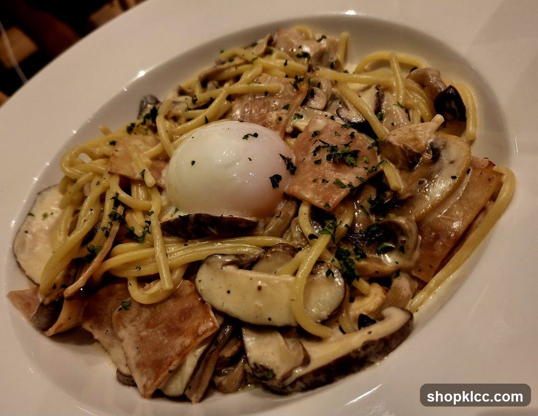 Spaghetti with Mushrooms and Egg