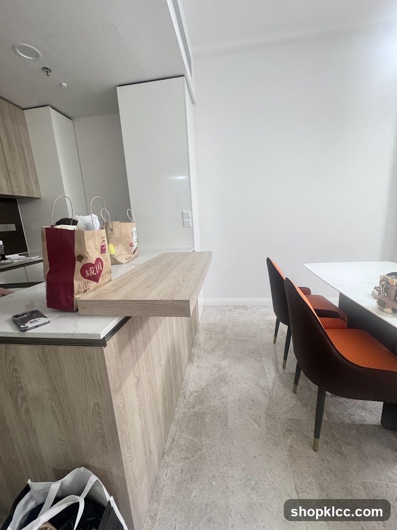 Modern Kitchen and Dining Area