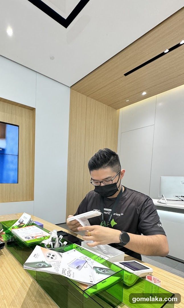 OPPO Store Interior