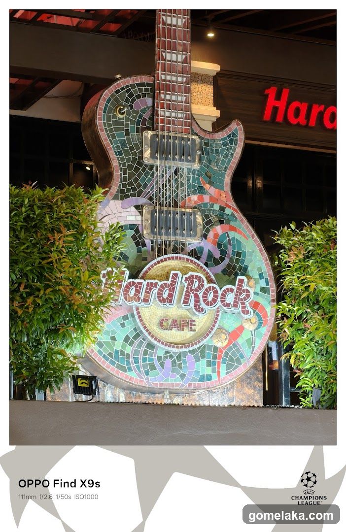 Hard Rock Cafe entrance