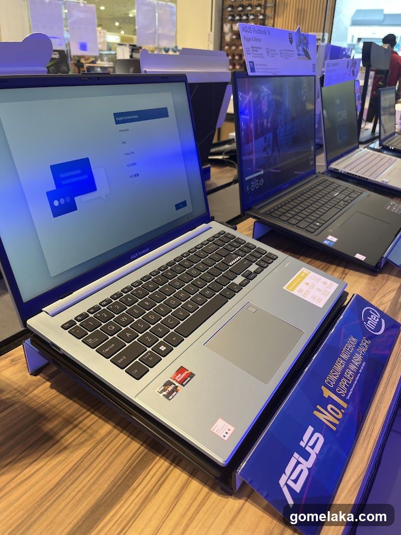 ASUS Laptop Display in Store