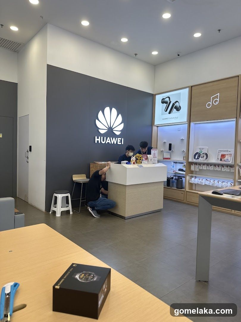 Huawei Store Interior