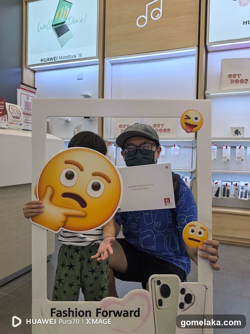 Huawei Store Interior