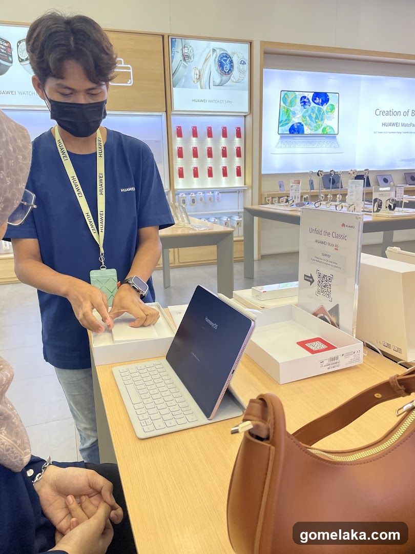 Huawei Store Interior
