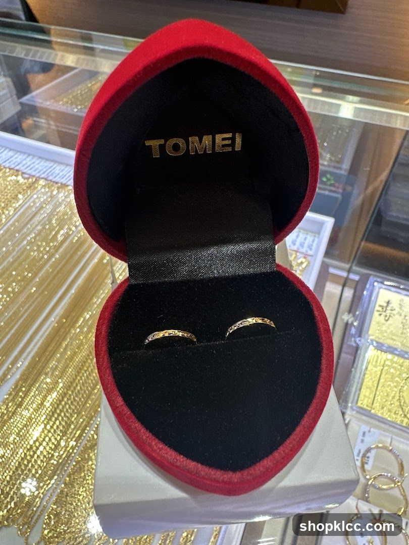 Tomei Jewelry Display
