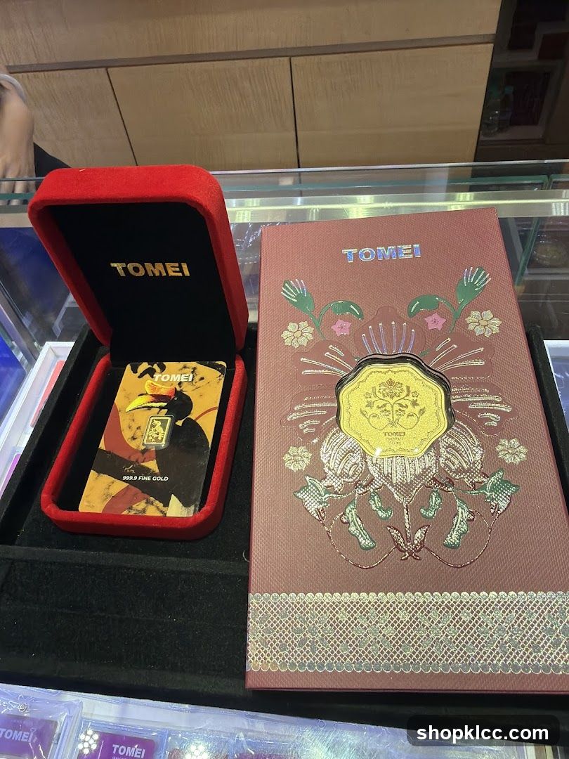 Tomei Gold Jewelry Display