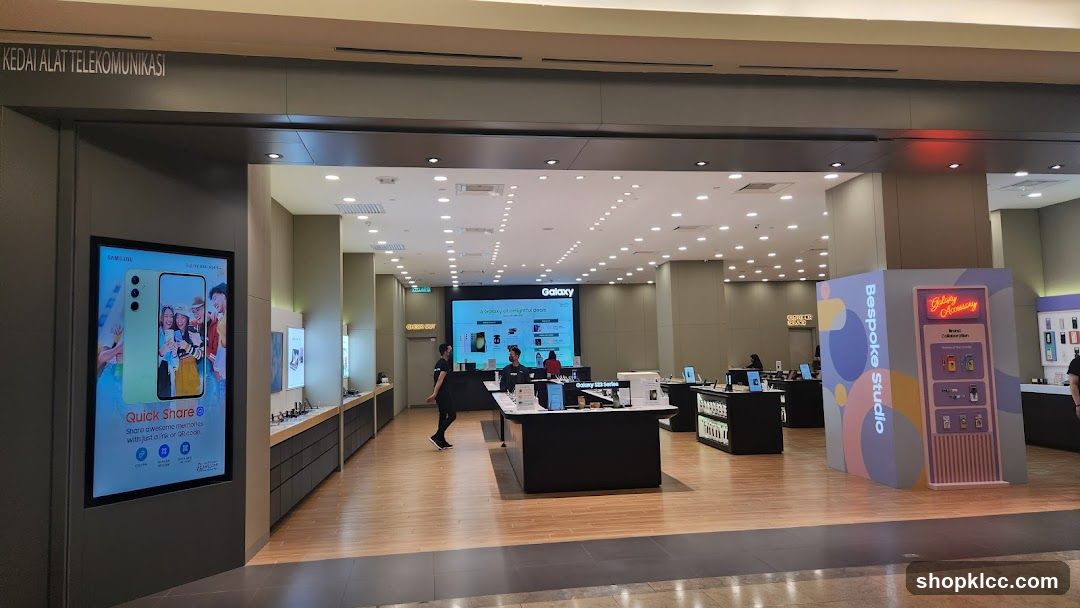 Samsung Experience Store The Gardens