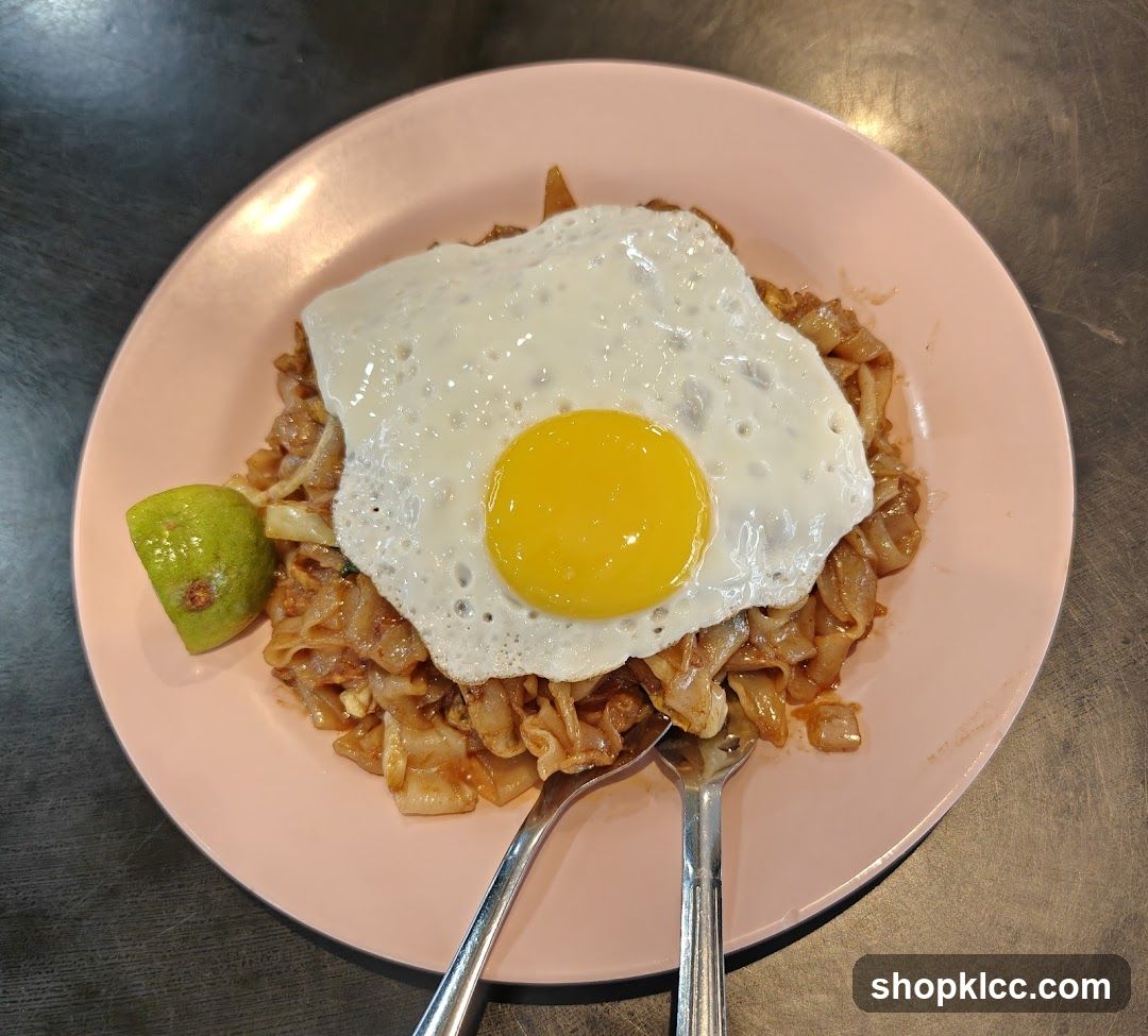 Fried Noodles with Fried Egg