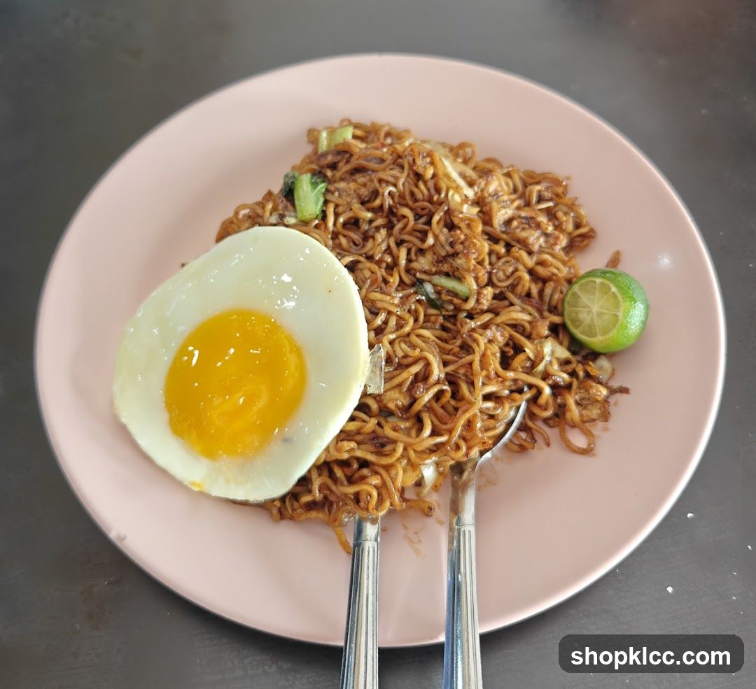 Fried Noodles with Fried Egg
