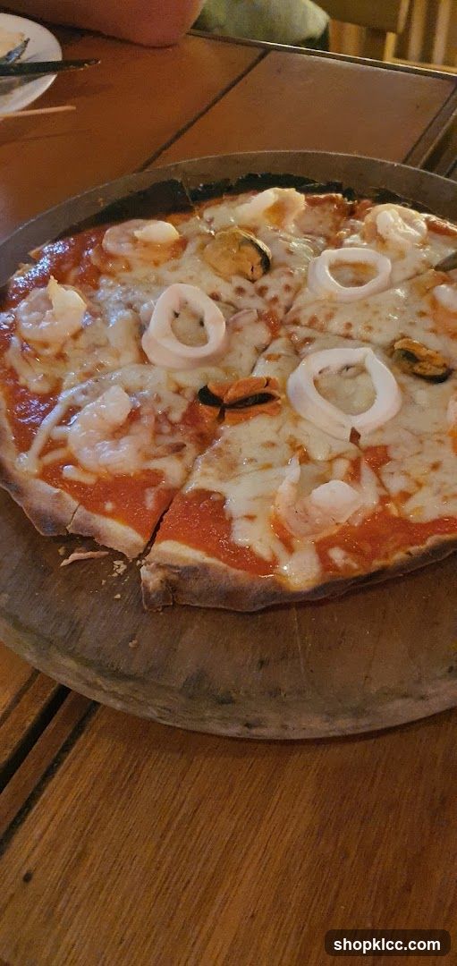 Seafood Pizza