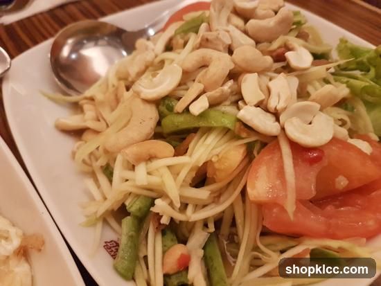 Papaya Salad with Cashews