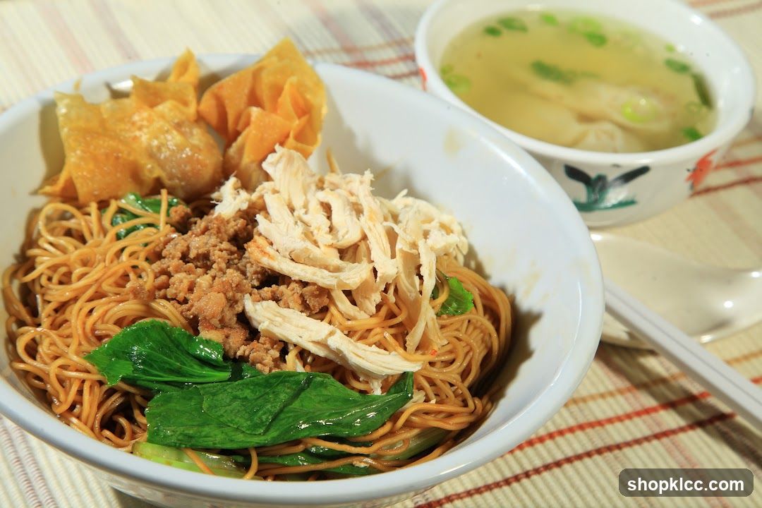 Chicken Noodles with Wonton Soup