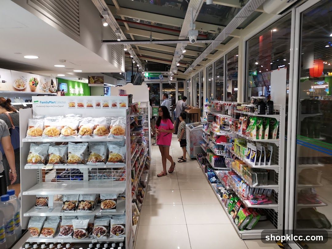 FamilyMart Interior
