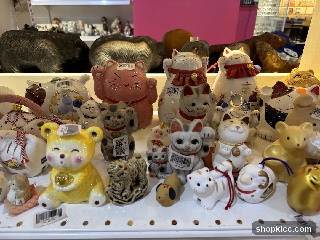 Maneki-neko and other figurines