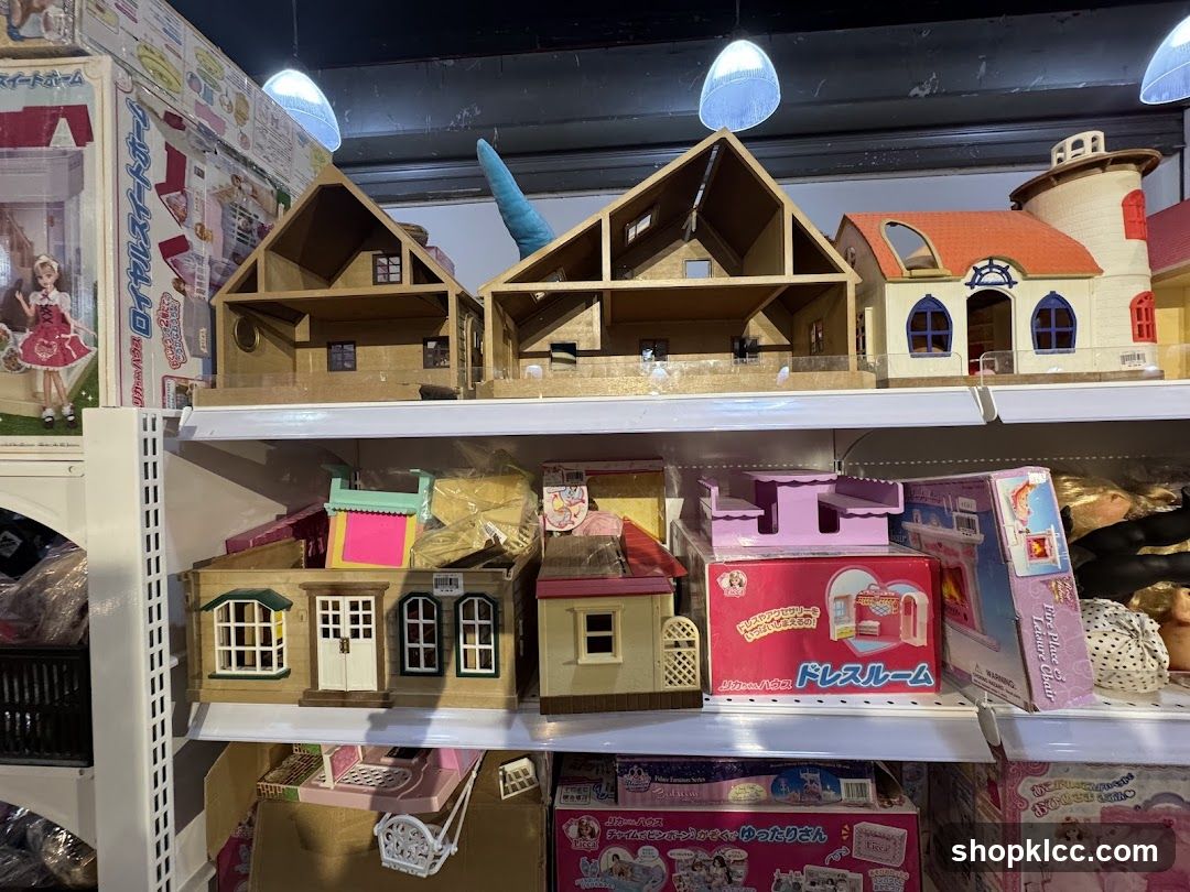 Dollhouses and Toy Accessories