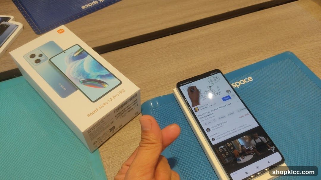 Xiaomi Redmi Note 12 Pro 5G Box and Smartphone
