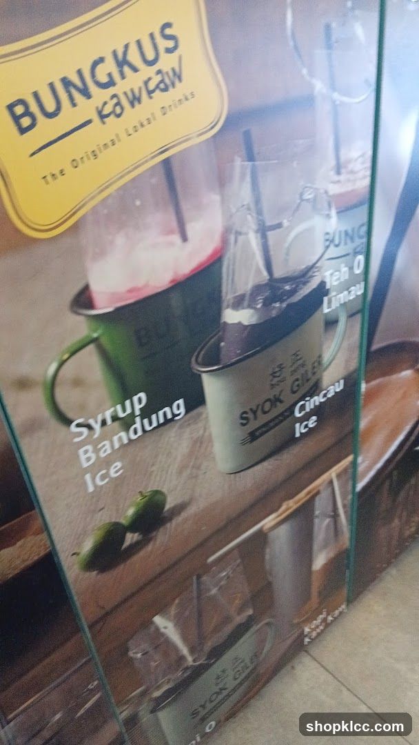 Bungkus Kaw Raw Drink Display