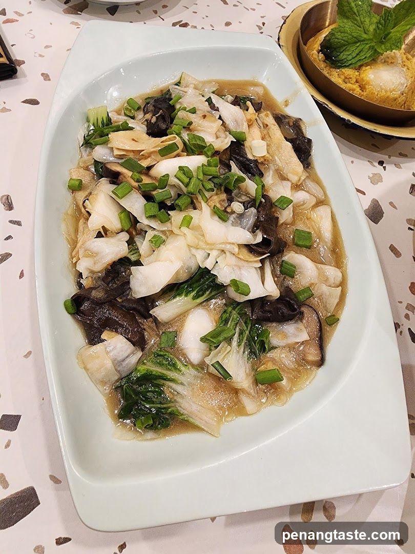 Stir-fried vegetables with mushrooms and tofu