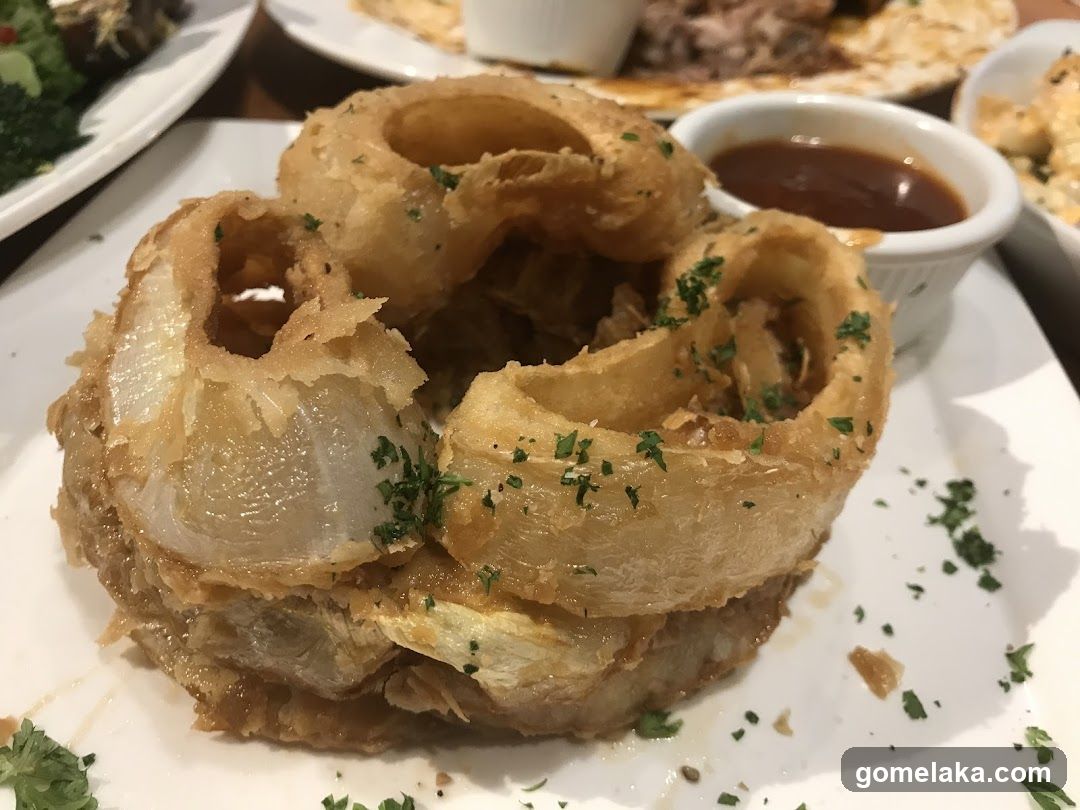 Onion Rings with Dipping Sauce