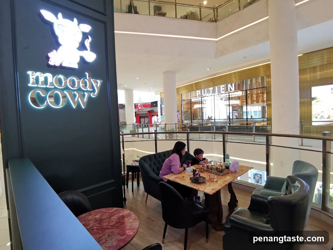 Moody Cow Cafe Interior