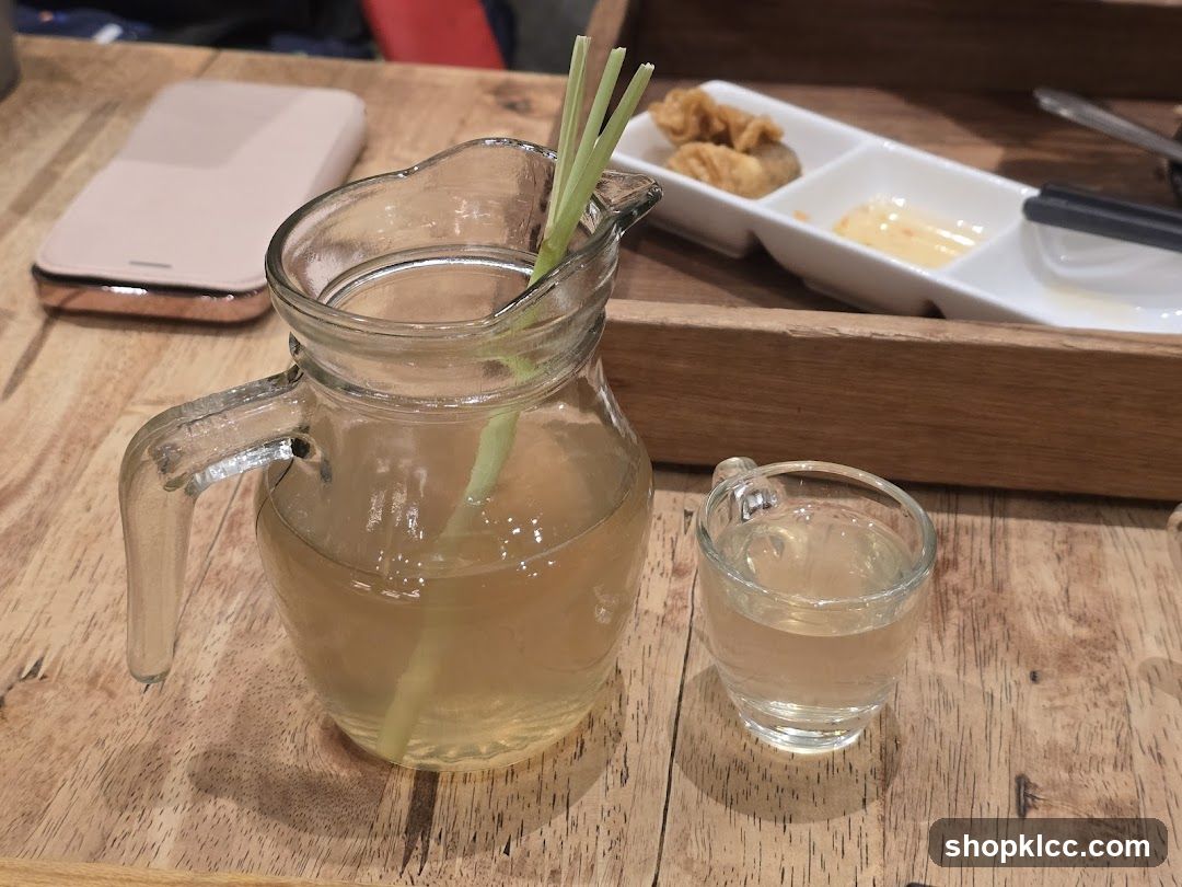 Lemongrass Drink with Appetizers