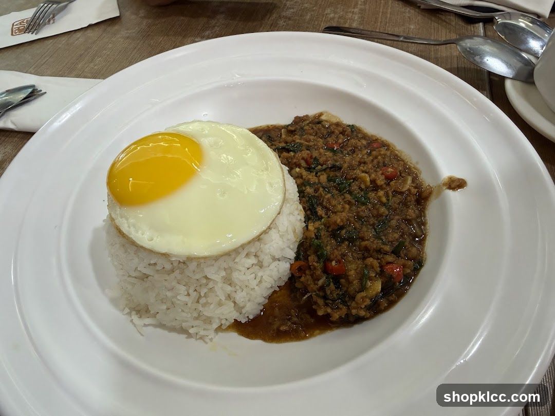 Minced Meat with Basil and Fried Egg