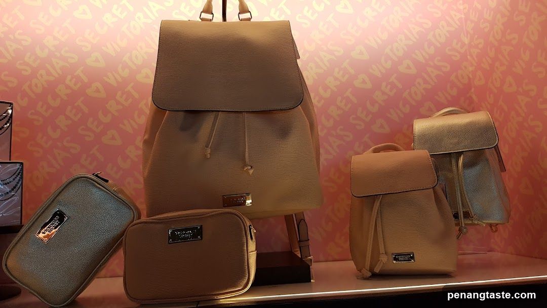 Victoria's Secret Bag Display