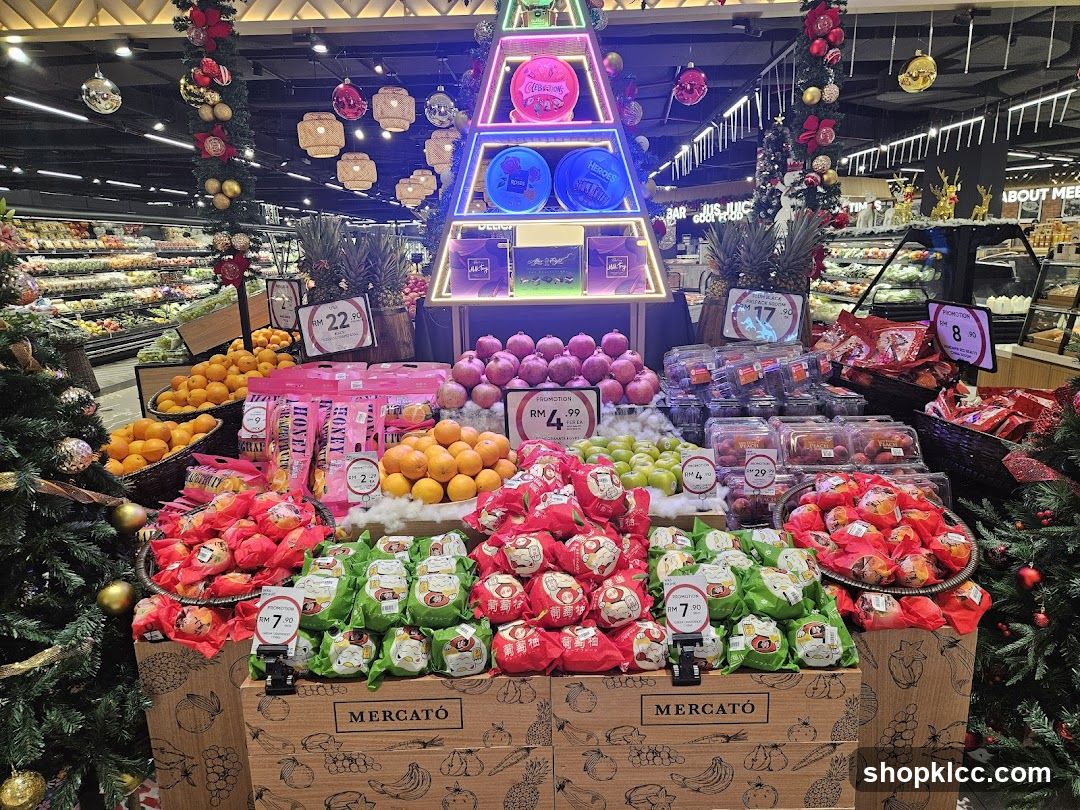 Christmas Fruit Display