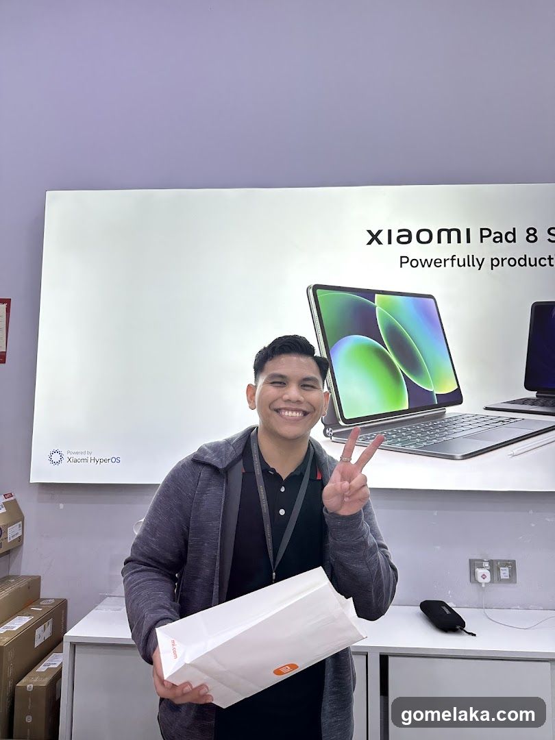 Person at Xiaomi Store