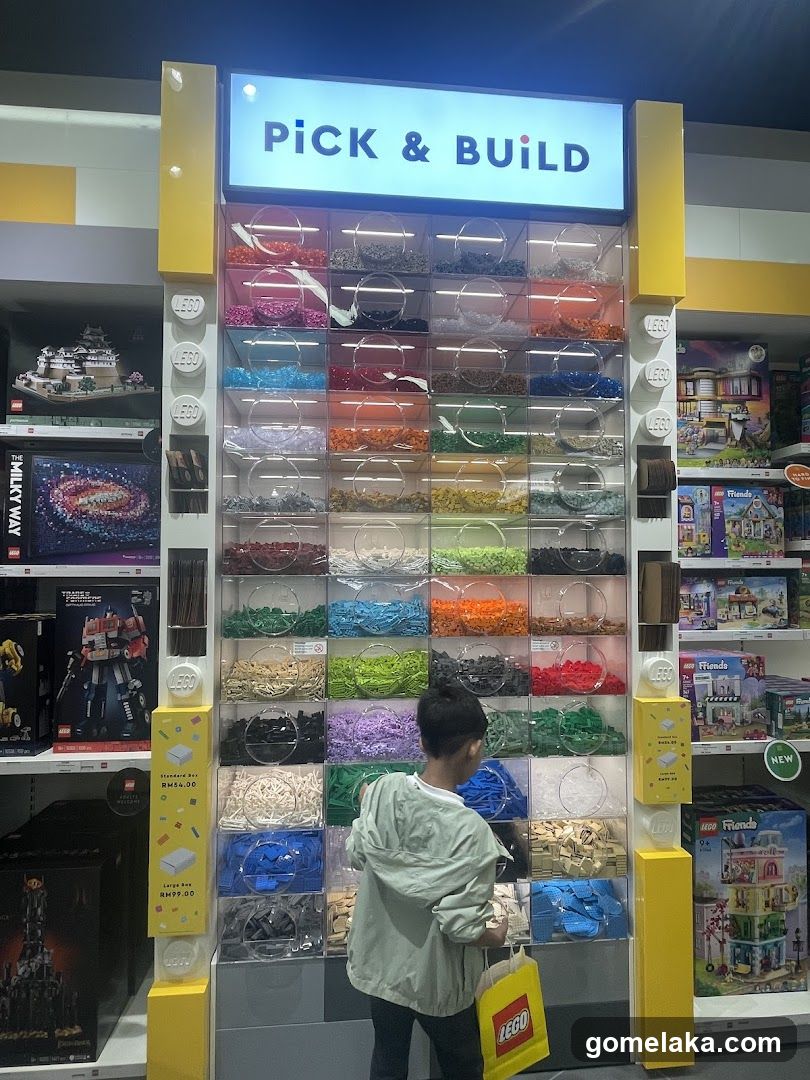 Lego Pick & Build Display