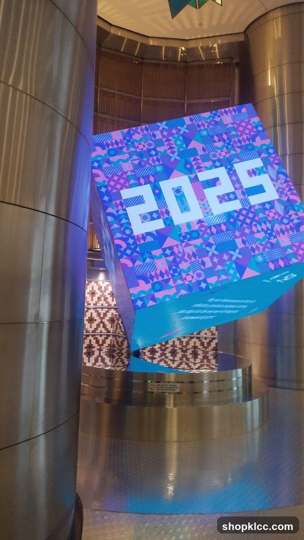 Cube Display with "2025"