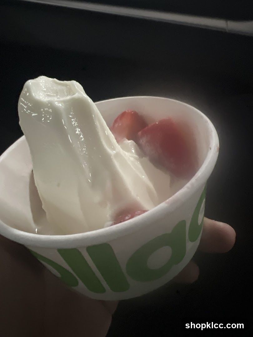 Frozen Yogurt with Strawberries