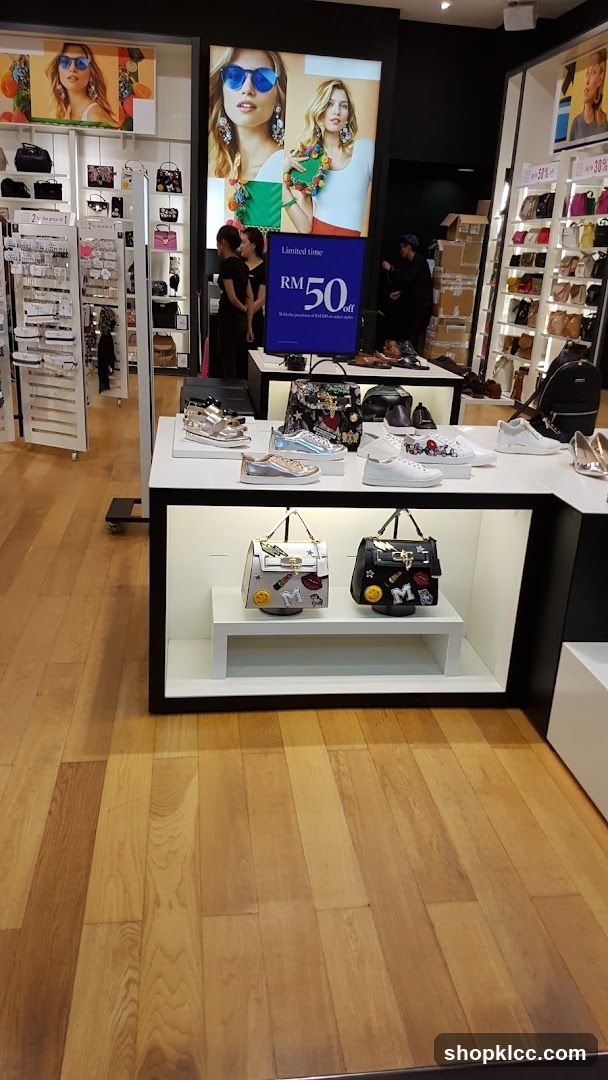 Fashion Accessories Display