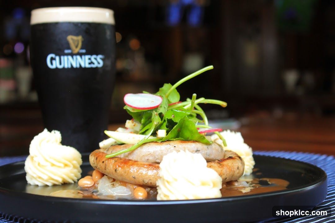 Sausages with Mashed Potatoes and Salad