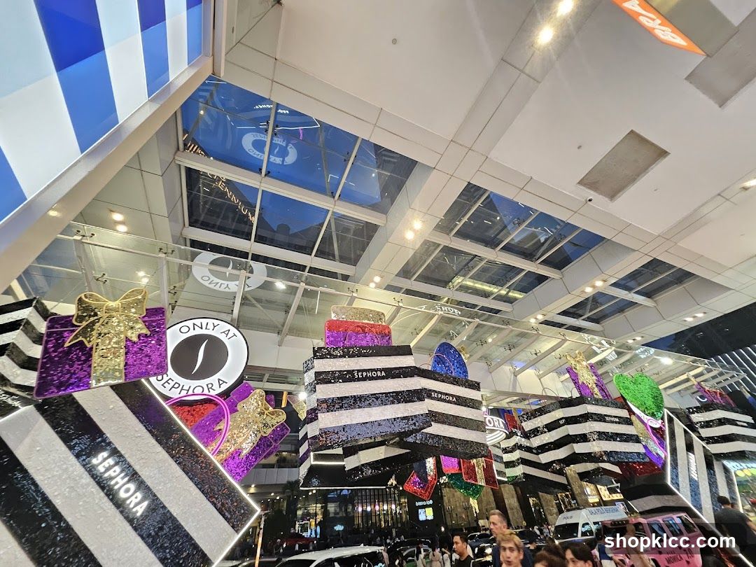 Sephora Holiday Display