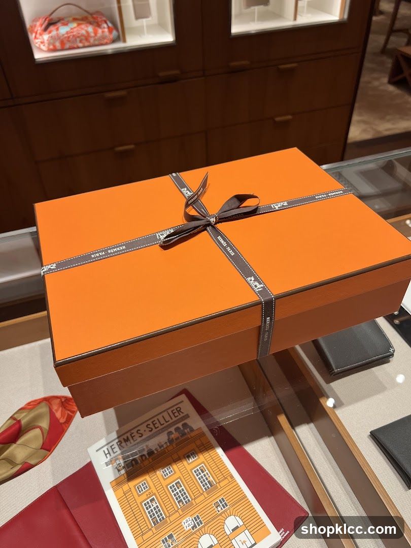 Hermes Box in Store