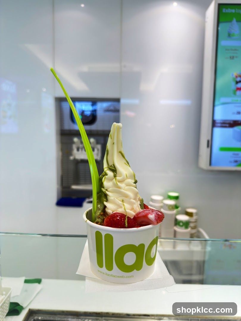 Frozen Yogurt with Strawberries