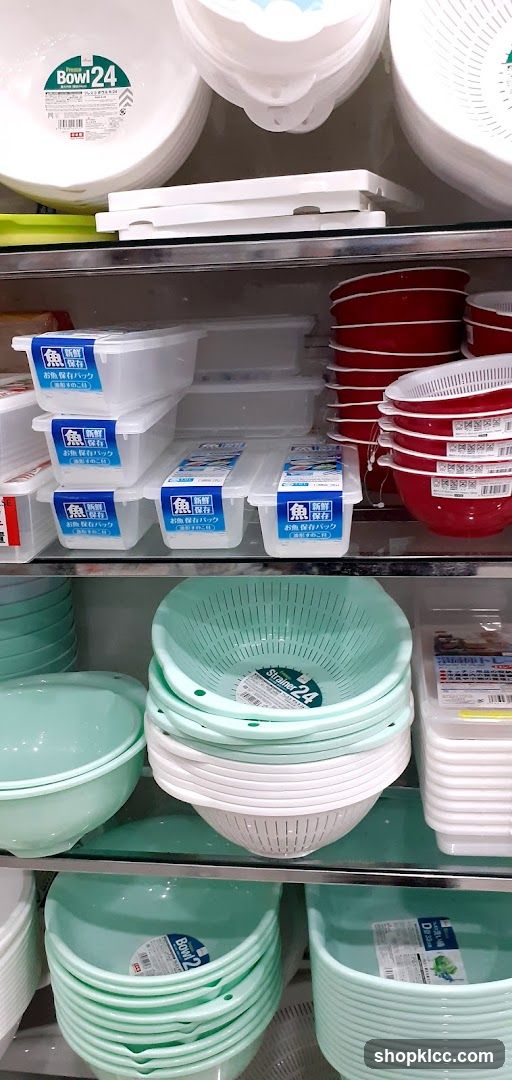 Kitchenware Display