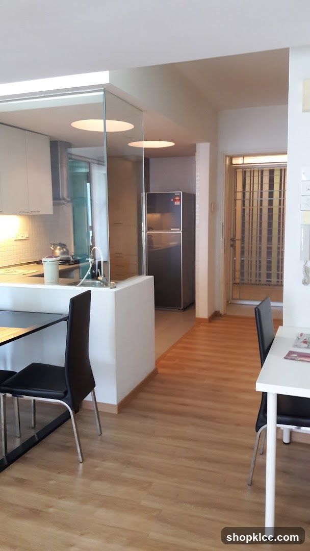 Modern Kitchen and Dining Area