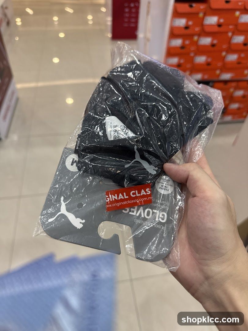 Puma Gloves in Store