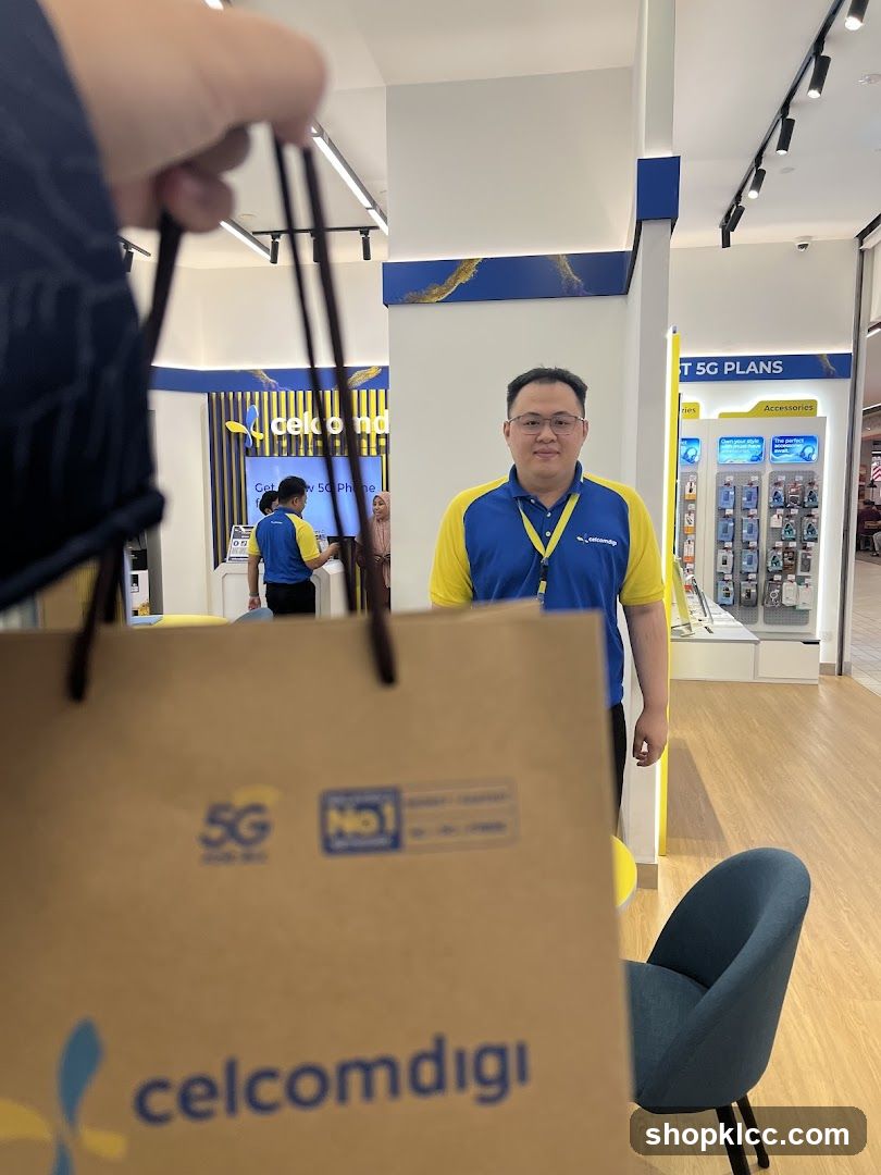 CelcomDigi Store Interior