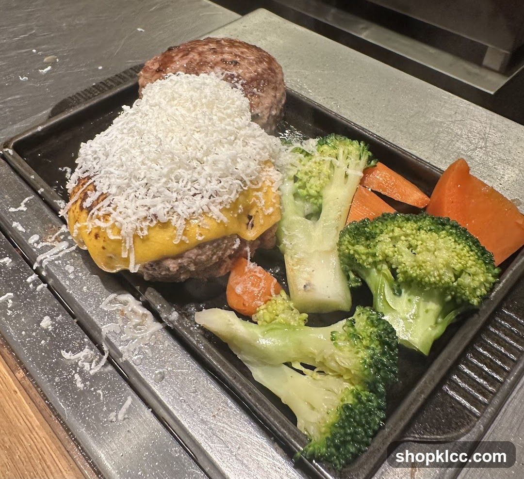 Cheeseburger with Vegetables
