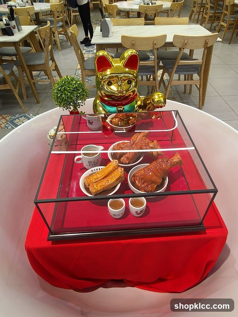 Maneki-neko and Food Display