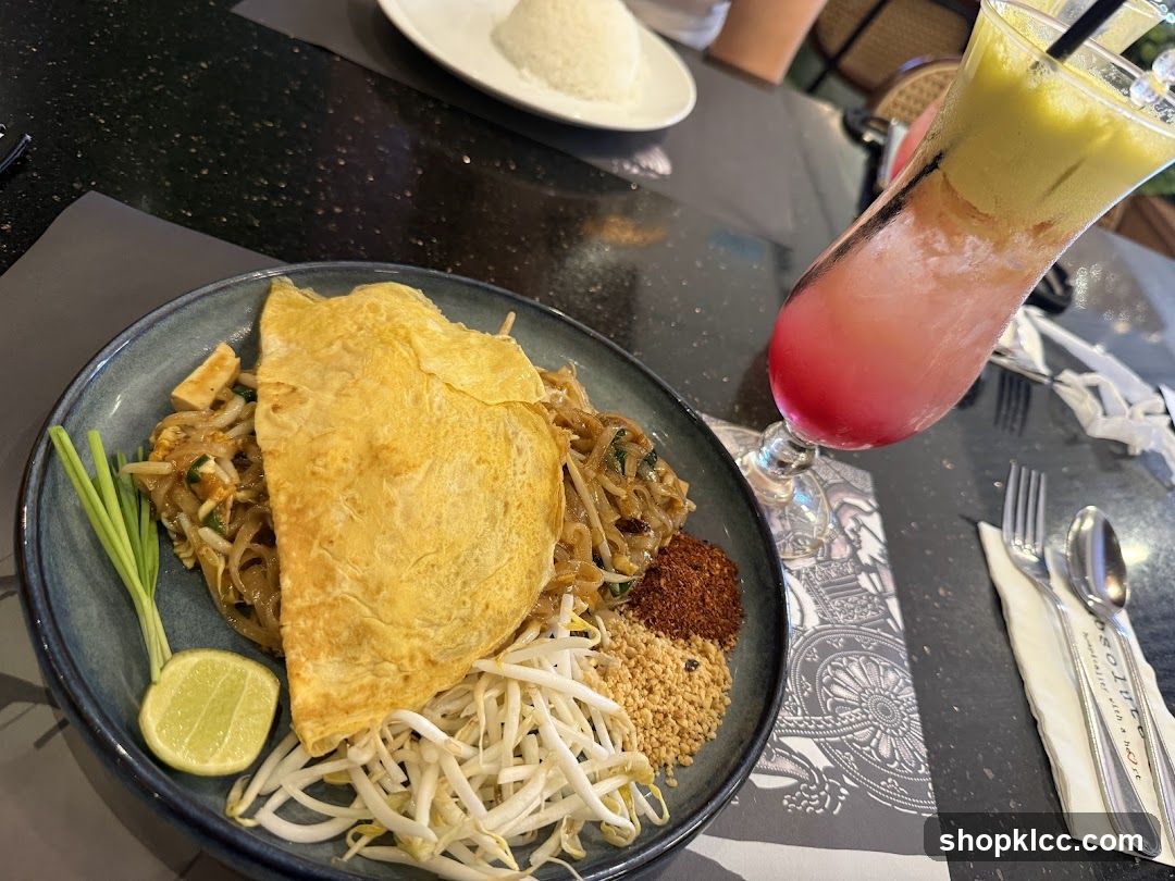 Pad Thai with Omelet and Drink
