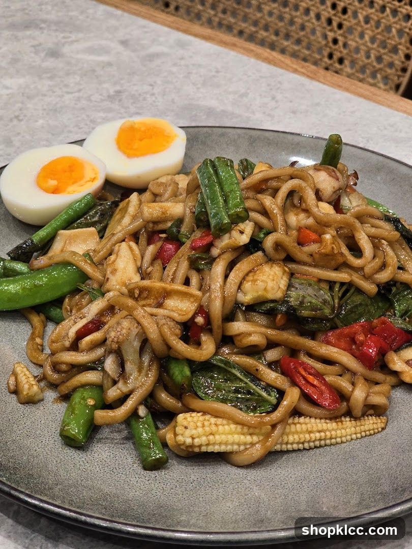 Noodles with Vegetables and Egg