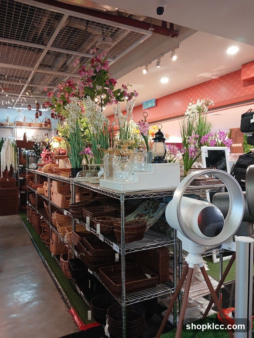Home Decor Store Display