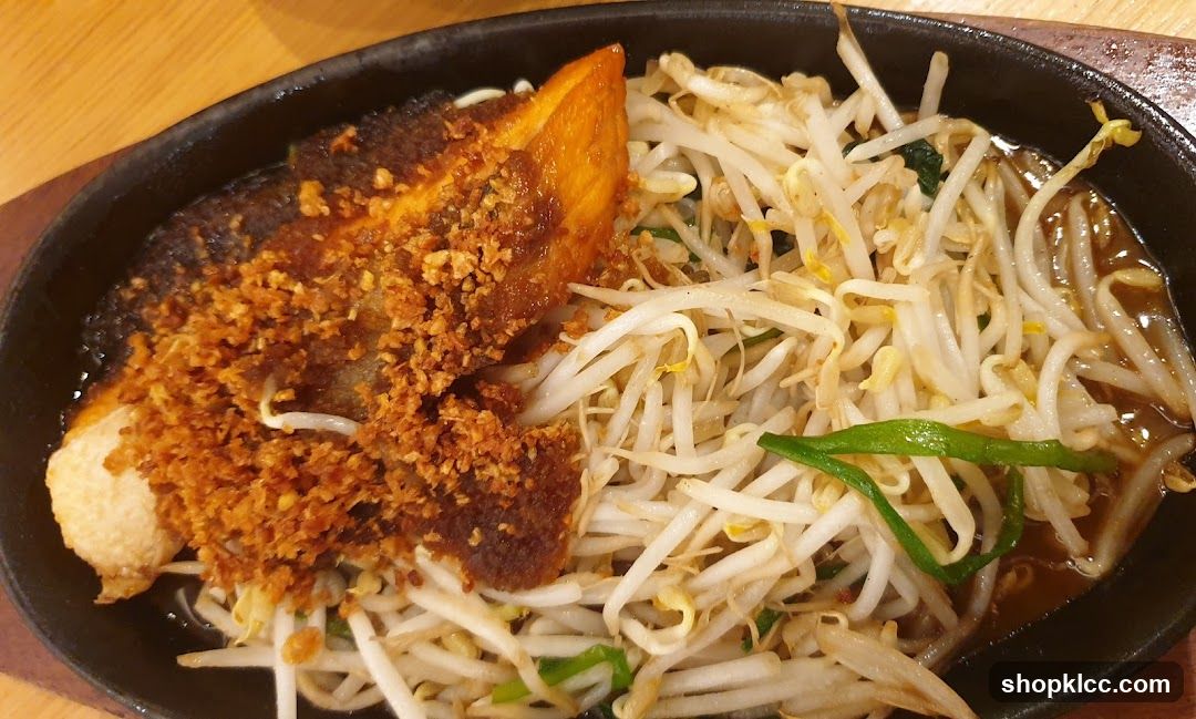 Sizzling Salmon with Bean Sprouts