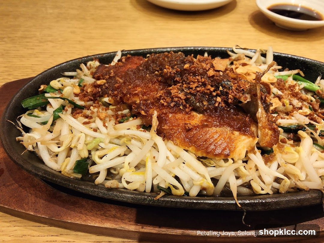 Sizzling Salmon with Bean Sprouts
