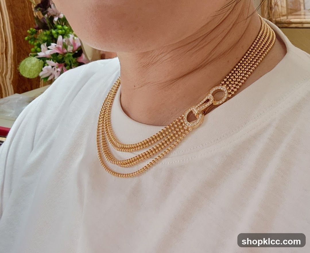 Gold necklace with diamond clasp