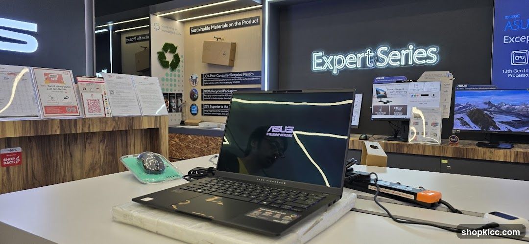 ASUS Expert Series Laptop Display
